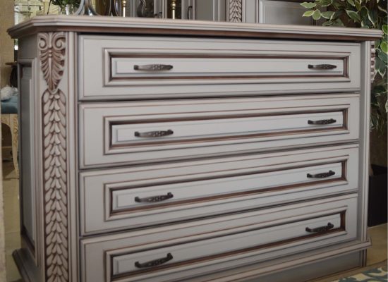 Комод Українка (індивідуальне покриття кольором)