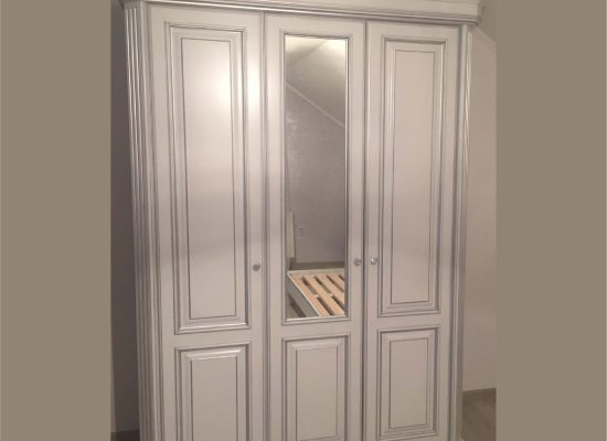 Шафа Іннес, 3 двері (покриття кольором)