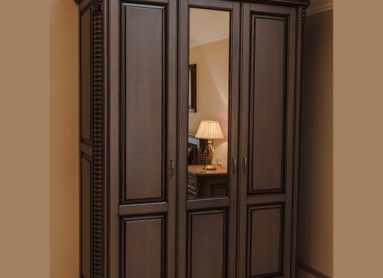 Шафа Українка, 3 двері (тонування)