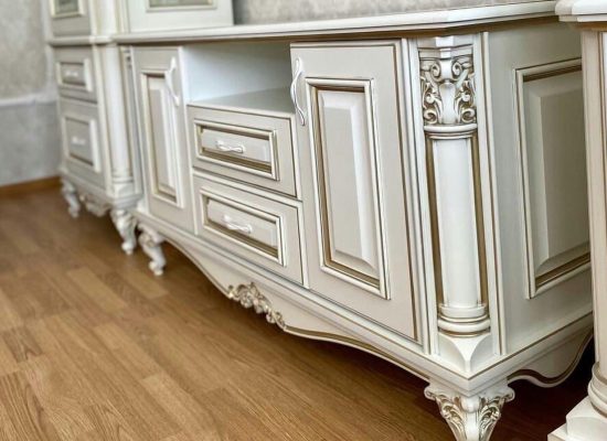 Комод ТВ Петрос, на ніжках (покриття кольором)