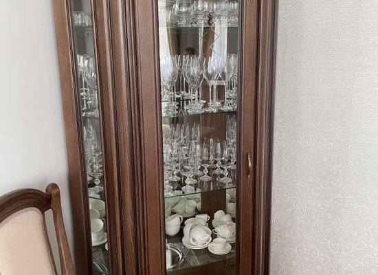 Вітрина Петрос кутова скляна (тонування)