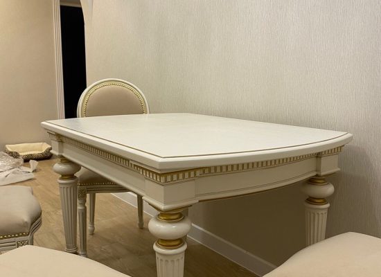 Стіл Луїза, менший (покриття кольором)