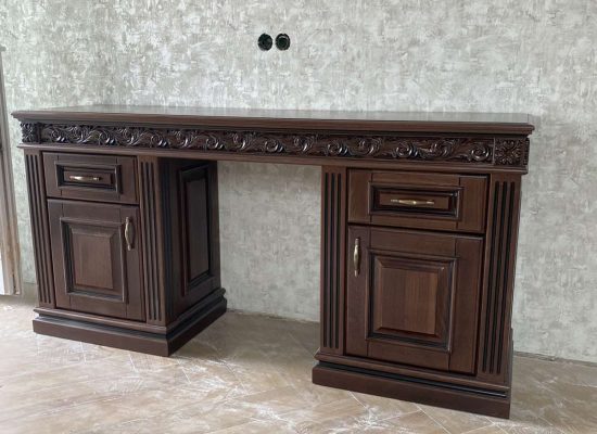 Стіл керівника Українка (тонування)