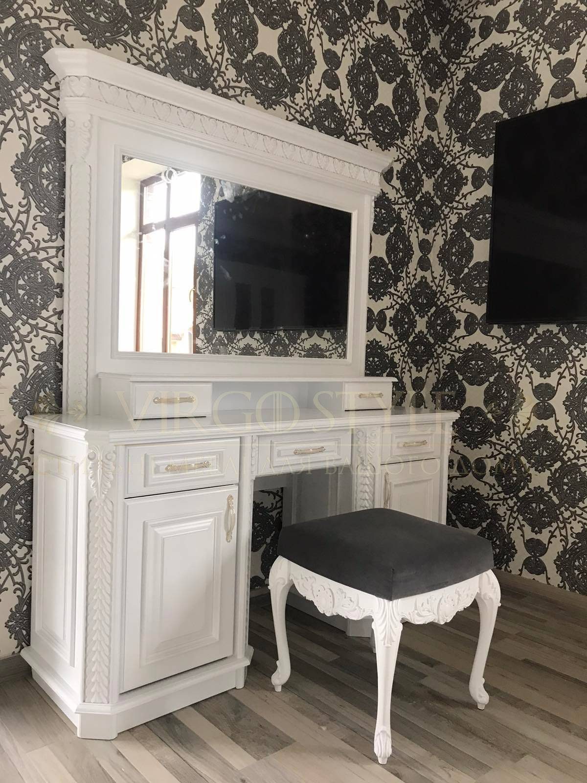 Туалетний столик Українка з дзеркалом 1