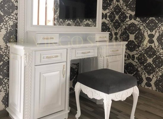 Столик туалетний Українка з дзеркалом + пуф (покриття кольором)